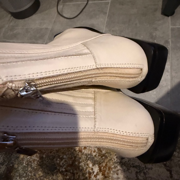 Schutz Guily Square Toe Bootie in White Size 8 - Picture 2 of 8